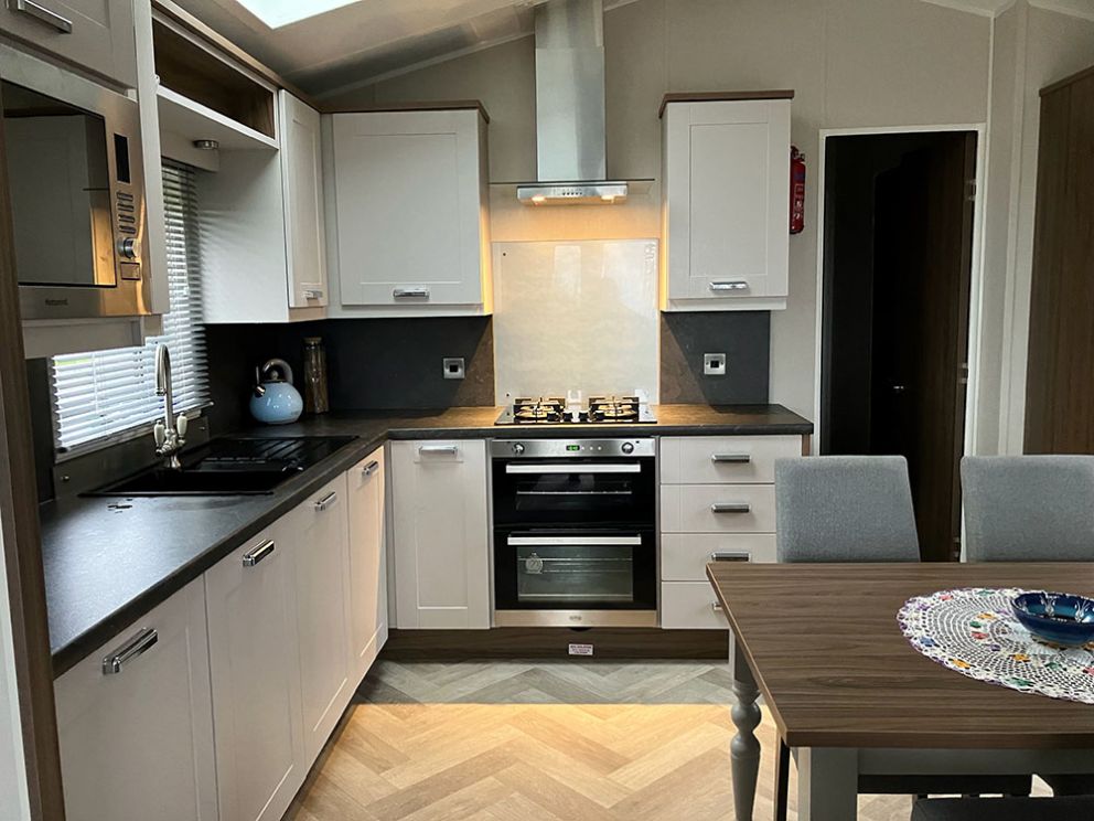 3 Seven Springs Lodge Park, Ceredigion